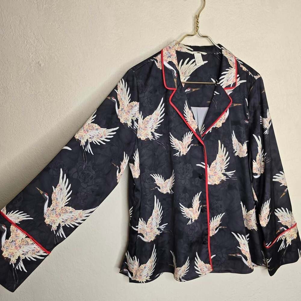 H&M Crane-Print Satin Blouse with Red Piping - Picture 3 of 8